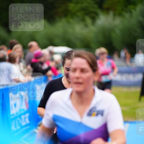 30.08.2026 - Elbe Triathlon Hamburg LAZAROV Photography http://msf.ph/oto/10068458 30.08.2026 12:27:56 Ziel 1567, 1656, 1661, 1682 meine-sportfotos.de