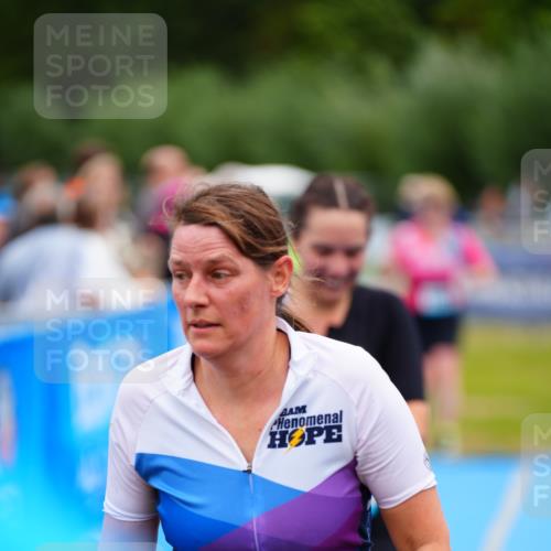 30.08.2026 - Elbe Triathlon Hamburg LAZAROV Photography http://msf.ph/oto/10068460 30.08.2026 12:27:57 Ziel 1567, 1656, 1661 meine-sportfotos.de