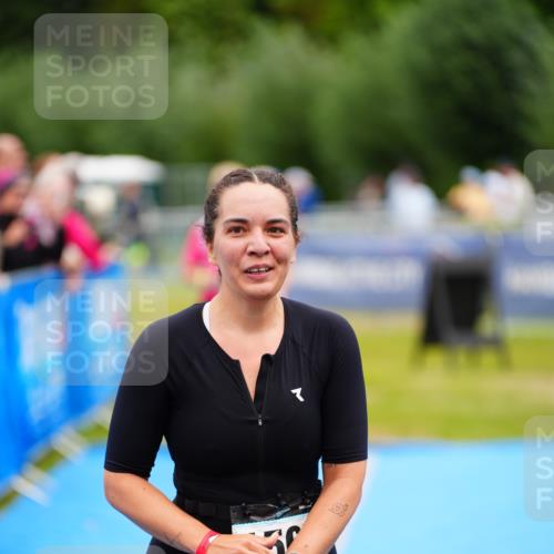 30.08.2026 - Elbe Triathlon Hamburg LAZAROV Photography http://msf.ph/oto/10068466 30.08.2026 12:27:57 Ziel 1567, 1656, 1661 meine-sportfotos.de