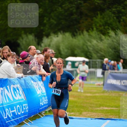 30.08.2026 - Elbe Triathlon Hamburg LAZAROV Photography http://msf.ph/oto/10068497 30.08.2026 12:28:05 Ziel 1190 meine-sportfotos.de