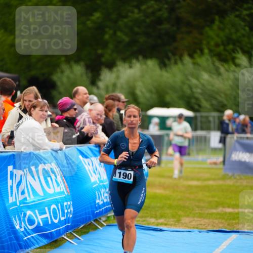 30.08.2026 - Elbe Triathlon Hamburg LAZAROV Photography http://msf.ph/oto/10068499 30.08.2026 12:28:06 Ziel 1190 meine-sportfotos.de