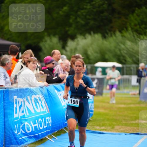 30.08.2026 - Elbe Triathlon Hamburg LAZAROV Photography http://msf.ph/oto/10068502 30.08.2026 12:28:06 Ziel 1190 meine-sportfotos.de