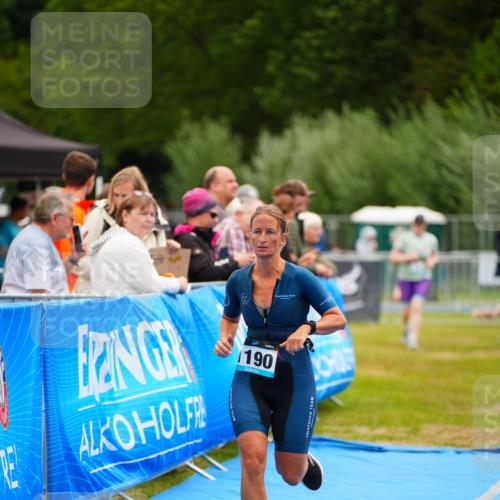 30.08.2026 - Elbe Triathlon Hamburg LAZAROV Photography http://msf.ph/oto/10068505 30.08.2026 12:28:06 Ziel 1190 meine-sportfotos.de
