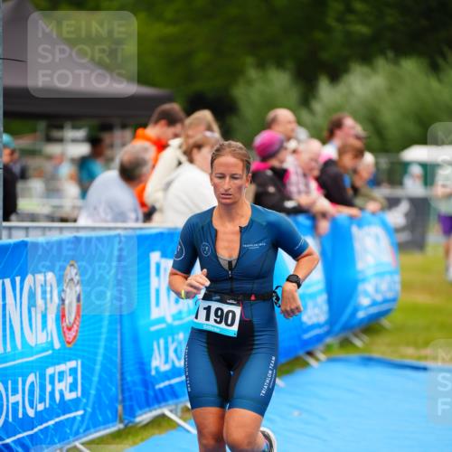 30.08.2026 - Elbe Triathlon Hamburg LAZAROV Photography http://msf.ph/oto/10068516 30.08.2026 12:28:07 Ziel 1190 meine-sportfotos.de