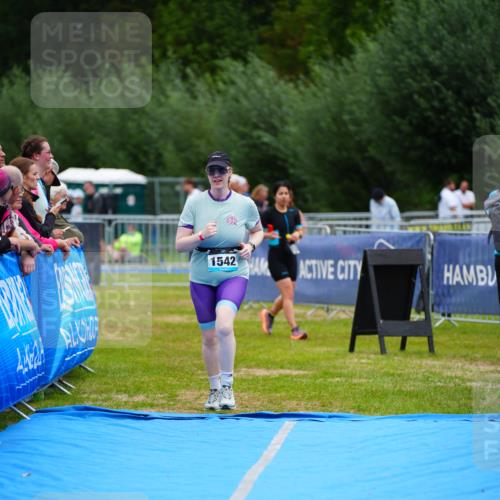 30.08.2026 - Elbe Triathlon Hamburg LAZAROV Photography http://msf.ph/oto/10068520 30.08.2026 12:28:14 Ziel 1542 meine-sportfotos.de