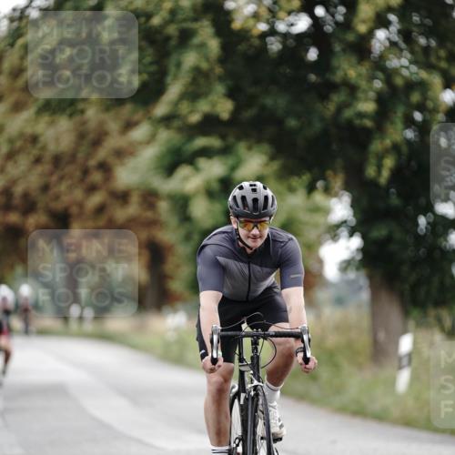 30.08.2026 - Elbe Triathlon Hamburg Michael Burmester http://msf.ph/oto/10068566 30.08.2026 09:32:56 Radfahren 228, 391, 405, 566, 1894 meine-sportfotos.de