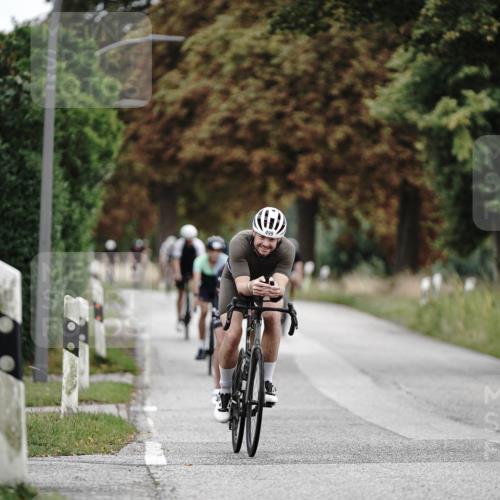 30.08.2026 - Elbe Triathlon Hamburg Michael Burmester http://msf.ph/oto/10068596 30.08.2026 09:33:20 Radfahren 266, 336, 499, 570, 715 meine-sportfotos.de