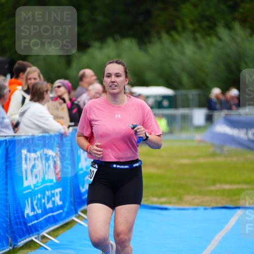 30.08.2026 - Elbe Triathlon Hamburg LAZAROV Photography http://msf.ph/oto/10068607 30.08.2026 12:28:32 Ziel 1520 meine-sportfotos.de