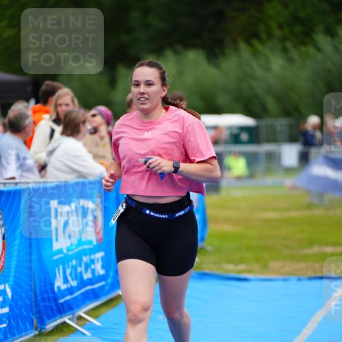 30.08.2026 - Elbe Triathlon Hamburg LAZAROV Photography http://msf.ph/oto/10068609 30.08.2026 12:28:32 Ziel 1520 meine-sportfotos.de