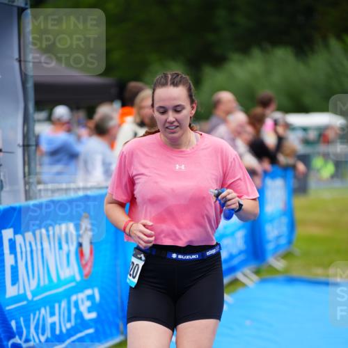 30.08.2026 - Elbe Triathlon Hamburg LAZAROV Photography http://msf.ph/oto/10068619 30.08.2026 12:28:33 Ziel 1520 meine-sportfotos.de