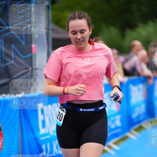30.08.2026 - Elbe Triathlon Hamburg LAZAROV Photography http://msf.ph/oto/10068627 30.08.2026 12:28:33 Ziel 1520 meine-sportfotos.de