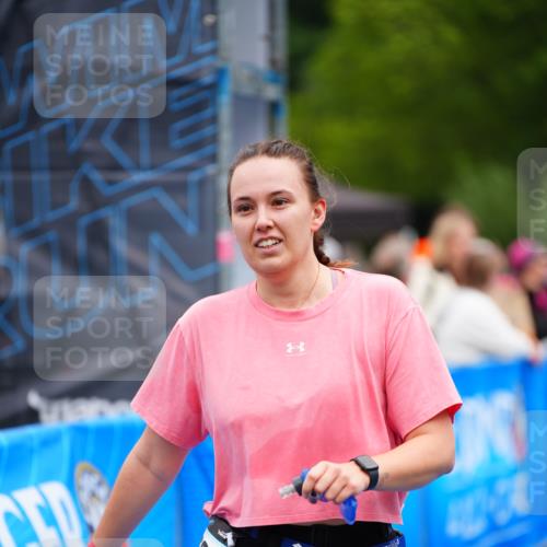 30.08.2026 - Elbe Triathlon Hamburg LAZAROV Photography http://msf.ph/oto/10068634 30.08.2026 12:28:34 Ziel 1520 meine-sportfotos.de