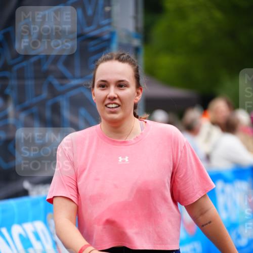 30.08.2026 - Elbe Triathlon Hamburg LAZAROV Photography http://msf.ph/oto/10068641 30.08.2026 12:28:34 Ziel 1520 meine-sportfotos.de