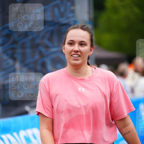 30.08.2026 - Elbe Triathlon Hamburg LAZAROV Photography http://msf.ph/oto/10068643 30.08.2026 12:28:34 Ziel 1520 meine-sportfotos.de
