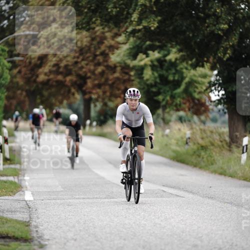 30.08.2026 - Elbe Triathlon Hamburg Michael Burmester http://msf.ph/oto/10068648 30.08.2026 09:33:45 Radfahren 297, 329, 483, 567 meine-sportfotos.de