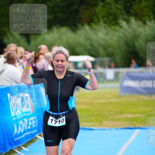 30.08.2026 - Elbe Triathlon Hamburg LAZAROV Photography http://msf.ph/oto/10068727 30.08.2026 12:29:01 Ziel 1710 meine-sportfotos.de