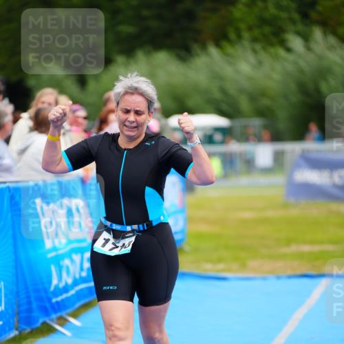 30.08.2026 - Elbe Triathlon Hamburg LAZAROV Photography http://msf.ph/oto/10068730 30.08.2026 12:29:01 Ziel 1710 meine-sportfotos.de