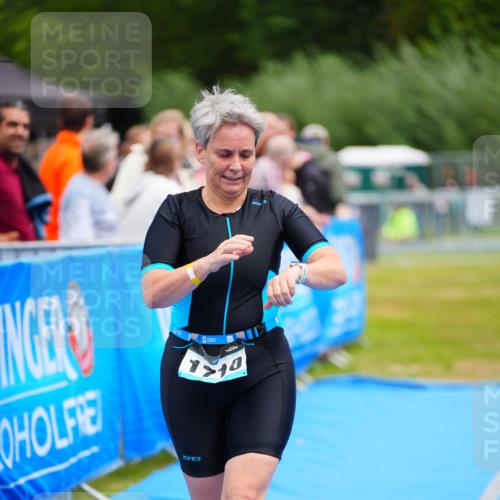 30.08.2026 - Elbe Triathlon Hamburg LAZAROV Photography http://msf.ph/oto/10068736 30.08.2026 12:29:01 Ziel 1710 meine-sportfotos.de