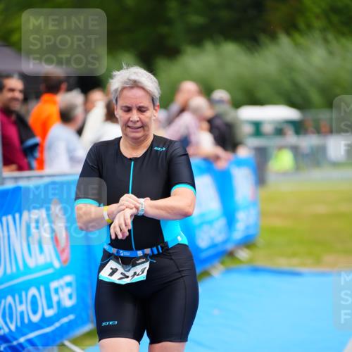 30.08.2026 - Elbe Triathlon Hamburg LAZAROV Photography http://msf.ph/oto/10068739 30.08.2026 12:29:02 Ziel 1710 meine-sportfotos.de