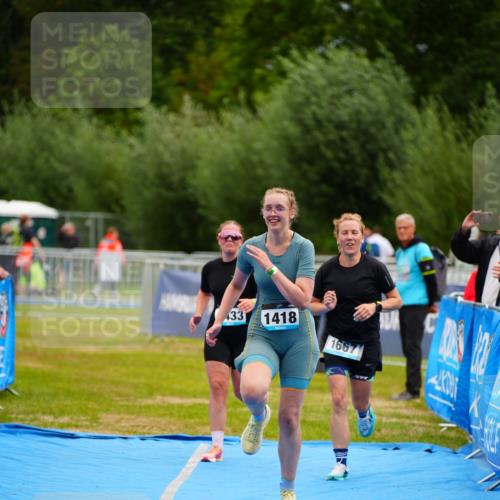 30.08.2026 - Elbe Triathlon Hamburg LAZAROV Photography http://msf.ph/oto/10068776 30.08.2026 12:30:31 Ziel 1418, 1433, 1667 meine-sportfotos.de