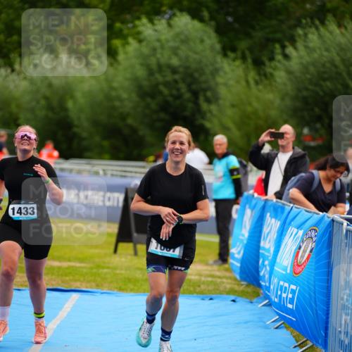 30.08.2026 - Elbe Triathlon Hamburg LAZAROV Photography http://msf.ph/oto/10068786 30.08.2026 12:30:33 Ziel 1418, 1433, 1667 meine-sportfotos.de