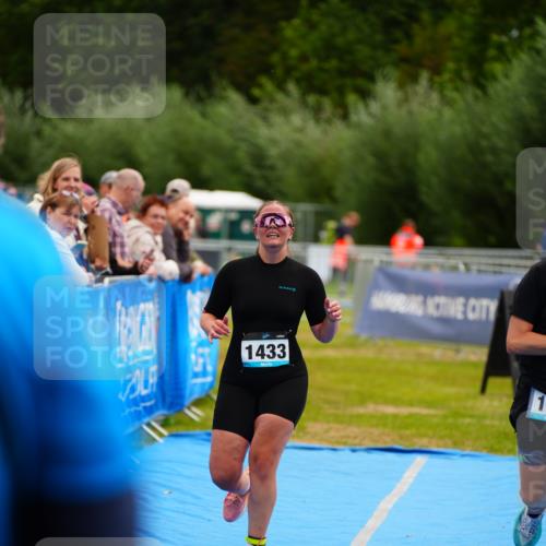 30.08.2026 - Elbe Triathlon Hamburg LAZAROV Photography http://msf.ph/oto/10068789 30.08.2026 12:30:33 Ziel 1418, 1433, 1667 meine-sportfotos.de