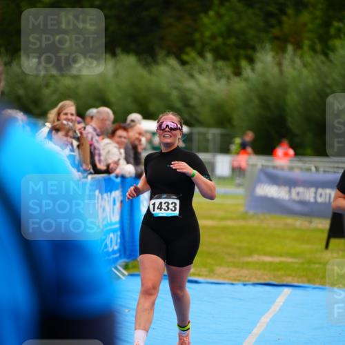 30.08.2026 - Elbe Triathlon Hamburg LAZAROV Photography http://msf.ph/oto/10068791 30.08.2026 12:30:33 Ziel 1418, 1433, 1667 meine-sportfotos.de