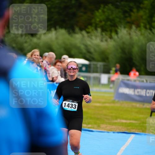 30.08.2026 - Elbe Triathlon Hamburg LAZAROV Photography http://msf.ph/oto/10068794 30.08.2026 12:30:34 Ziel 1418, 1433, 1667 meine-sportfotos.de