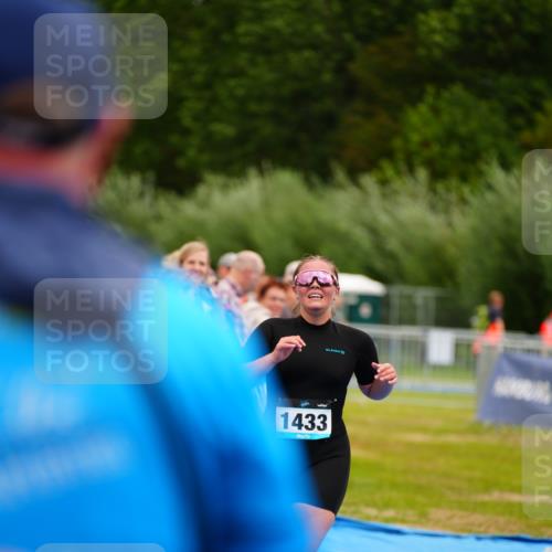 30.08.2026 - Elbe Triathlon Hamburg LAZAROV Photography http://msf.ph/oto/10068796 30.08.2026 12:30:34 Ziel 1418, 1433, 1667 meine-sportfotos.de