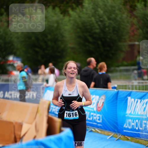 30.08.2026 - Elbe Triathlon Hamburg LAZAROV Photography http://msf.ph/oto/10068798 30.08.2026 12:31:28 Ziel 1616 meine-sportfotos.de