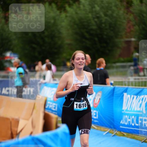 30.08.2026 - Elbe Triathlon Hamburg LAZAROV Photography http://msf.ph/oto/10068801 30.08.2026 12:31:29 Ziel 1616 meine-sportfotos.de
