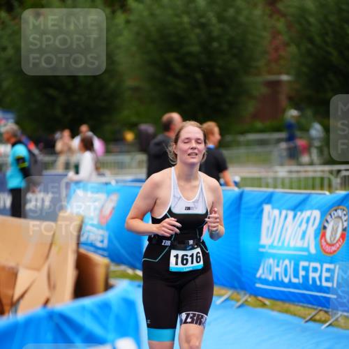 30.08.2026 - Elbe Triathlon Hamburg LAZAROV Photography http://msf.ph/oto/10068803 30.08.2026 12:31:29 Ziel 1616 meine-sportfotos.de
