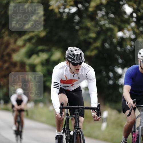 30.08.2026 - Elbe Triathlon Hamburg Michael Burmester http://msf.ph/oto/10068861 30.08.2026 09:35:58 Radfahren 259, 322, 381, 425, 575, 584, 602, 681, 710 meine-sportfotos.de