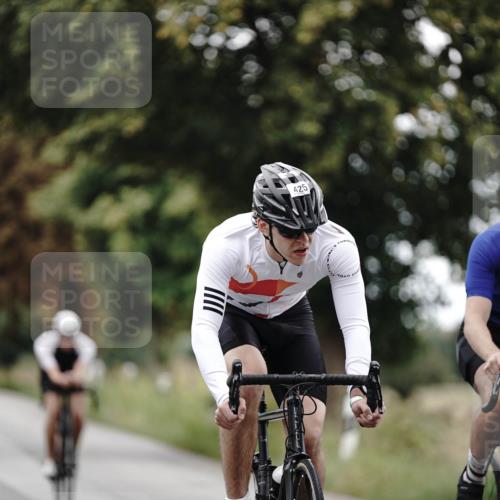 30.08.2026 - Elbe Triathlon Hamburg Michael Burmester http://msf.ph/oto/10068863 30.08.2026 09:35:58 Radfahren 259, 322, 381, 425, 575, 584, 602, 681, 710 meine-sportfotos.de