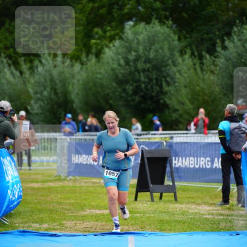 30.08.2026 - Elbe Triathlon Hamburg LAZAROV Photography http://msf.ph/oto/10068888 30.08.2026 12:32:02 Ziel 1657 meine-sportfotos.de