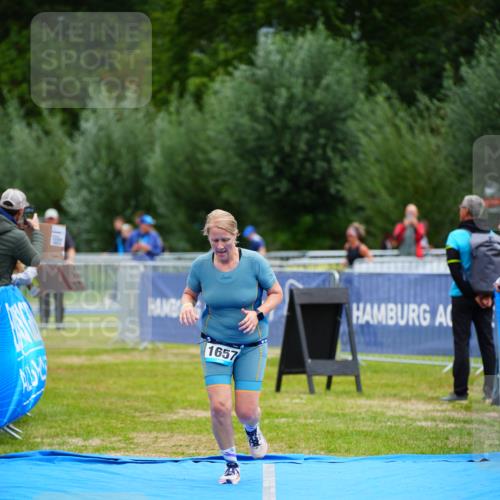 30.08.2026 - Elbe Triathlon Hamburg LAZAROV Photography http://msf.ph/oto/10068892 30.08.2026 12:32:02 Ziel 1657 meine-sportfotos.de