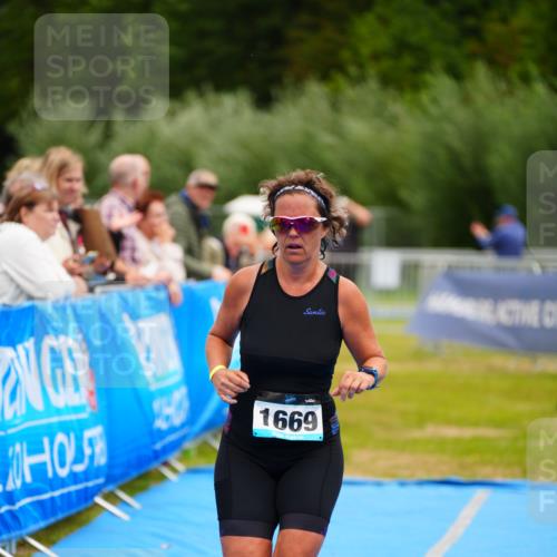 30.08.2026 - Elbe Triathlon Hamburg LAZAROV Photography http://msf.ph/oto/10068956 30.08.2026 12:32:15 Ziel 1614, 1669 meine-sportfotos.de