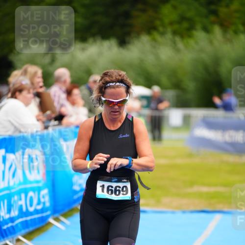30.08.2026 - Elbe Triathlon Hamburg LAZAROV Photography http://msf.ph/oto/10068963 30.08.2026 12:32:16 Ziel 1669 meine-sportfotos.de