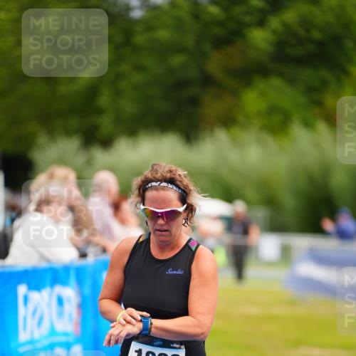 30.08.2026 - Elbe Triathlon Hamburg LAZAROV Photography http://msf.ph/oto/10068969 30.08.2026 12:32:16 Ziel 1669 meine-sportfotos.de