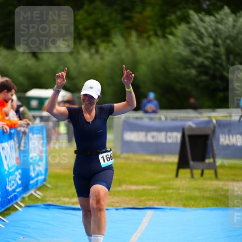 30.08.2026 - Elbe Triathlon Hamburg LAZAROV Photography http://msf.ph/oto/10069008 30.08.2026 12:32:57 Ziel 1666 meine-sportfotos.de