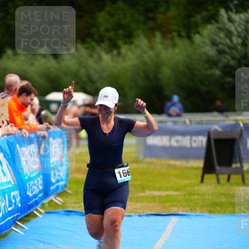 30.08.2026 - Elbe Triathlon Hamburg LAZAROV Photography http://msf.ph/oto/10069011 30.08.2026 12:32:57 Ziel 1666 meine-sportfotos.de