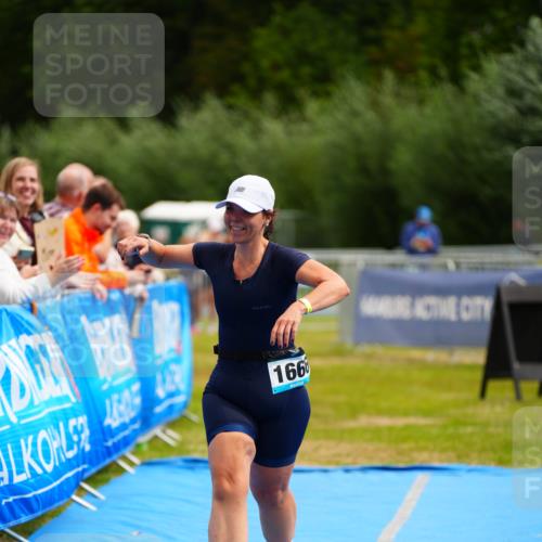 30.08.2026 - Elbe Triathlon Hamburg LAZAROV Photography http://msf.ph/oto/10069014 30.08.2026 12:32:57 Ziel 1666 meine-sportfotos.de