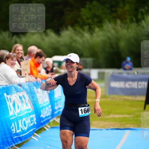 30.08.2026 - Elbe Triathlon Hamburg LAZAROV Photography http://msf.ph/oto/10069016 30.08.2026 12:32:57 Ziel 1666 meine-sportfotos.de