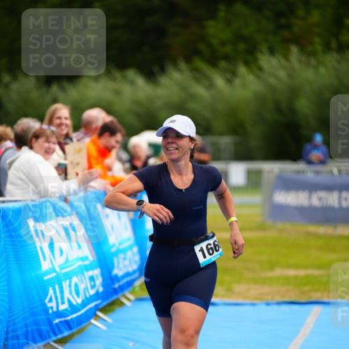 30.08.2026 - Elbe Triathlon Hamburg LAZAROV Photography http://msf.ph/oto/10069019 30.08.2026 12:32:58 Ziel 1666 meine-sportfotos.de