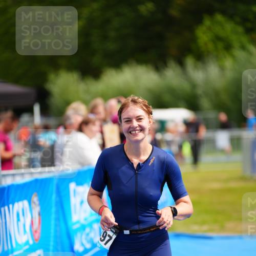 30.08.2026 - Elbe Triathlon Hamburg LAZAROV Photography http://msf.ph/oto/10069071 30.08.2026 12:33:09 Ziel 1497 meine-sportfotos.de