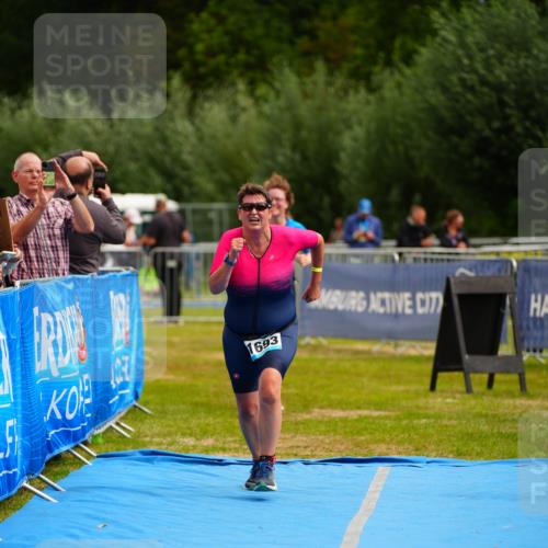 30.08.2026 - Elbe Triathlon Hamburg LAZAROV Photography http://msf.ph/oto/10069077 30.08.2026 12:33:33 Ziel 1651, 1693 meine-sportfotos.de
