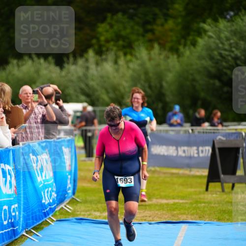 30.08.2026 - Elbe Triathlon Hamburg LAZAROV Photography http://msf.ph/oto/10069086 30.08.2026 12:33:33 Ziel 1651, 1693 meine-sportfotos.de