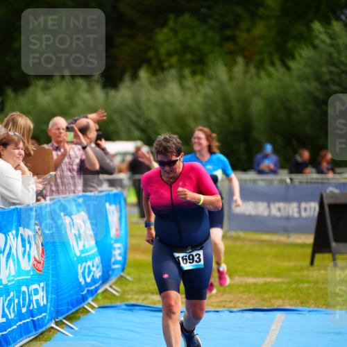30.08.2026 - Elbe Triathlon Hamburg LAZAROV Photography http://msf.ph/oto/10069096 30.08.2026 12:33:34 Ziel 1651, 1693 meine-sportfotos.de