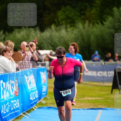 30.08.2026 - Elbe Triathlon Hamburg LAZAROV Photography http://msf.ph/oto/10069100 30.08.2026 12:33:34 Ziel 1651, 1693 meine-sportfotos.de