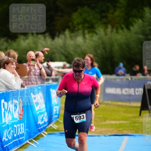 30.08.2026 - Elbe Triathlon Hamburg LAZAROV Photography http://msf.ph/oto/10069103 30.08.2026 12:33:34 Ziel 1651, 1693 meine-sportfotos.de